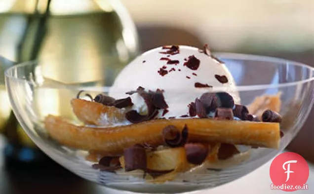 Banane al forno con gelato e cioccolato rasato