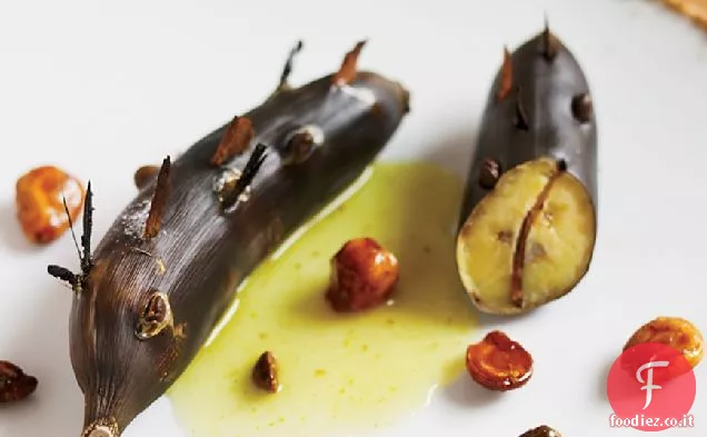 Banane arrosto con sciroppo speziato e noci candite