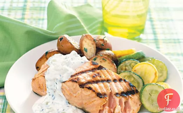 Salmone alla griglia con salsa di yogurt e menta