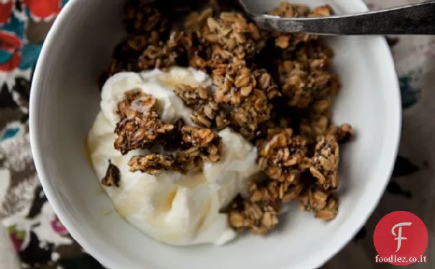 Muesli di banana e noci tostate