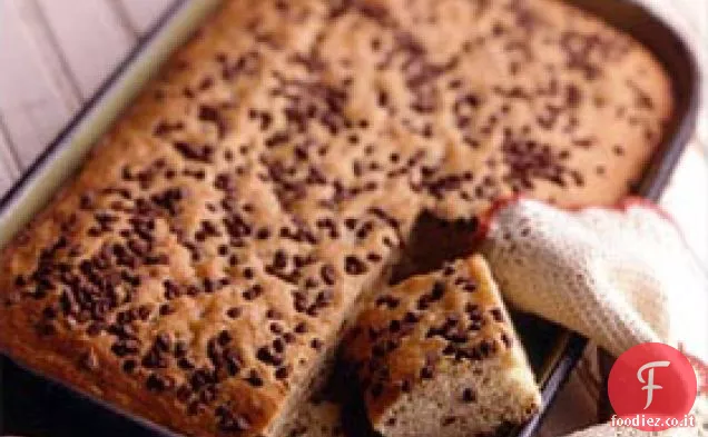 Torta di snack alla banana con gocce di cioccolato
