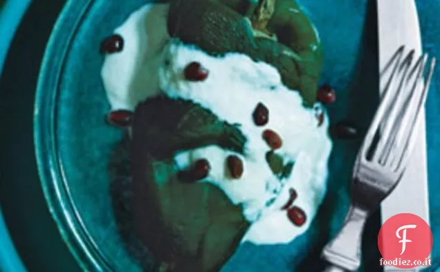 Peperoncini ripieni di Poblano con Salsa di noci e semi di melograno