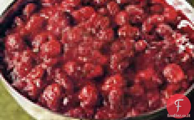 Salsa di mirtilli con ciliegie essiccate e chiodi di garofano