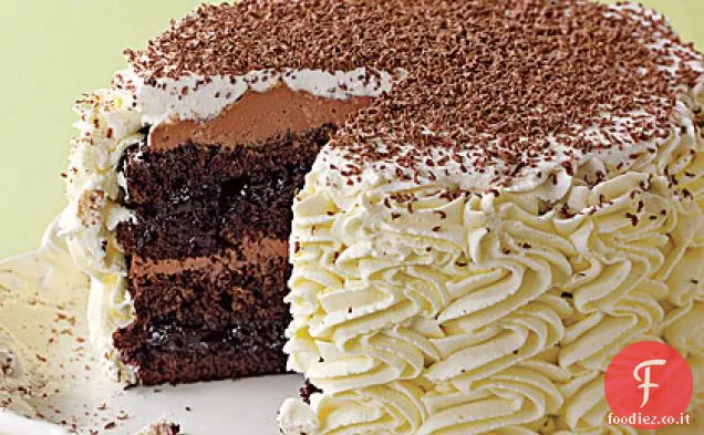 Torta a strati di ciliegie della foresta nera