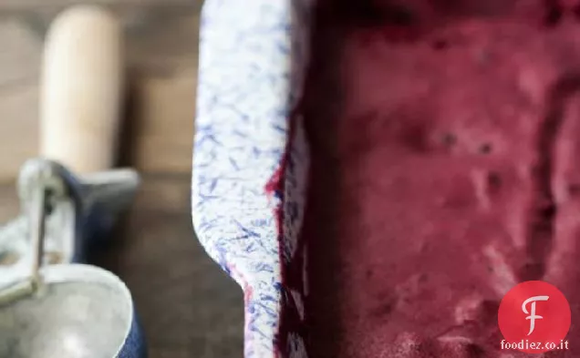 Gelato al lampone nero e vaniglia