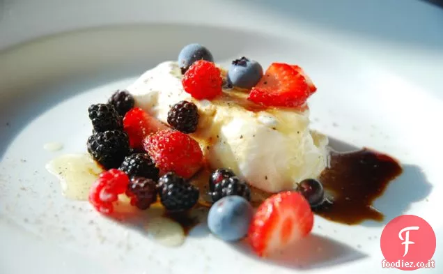 Burrata Con Giardino e Frutti di Bosco, Miele, Balsamico e G Fresco