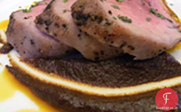 Filetto di maiale alla griglia con salsa di talpa di noce nera