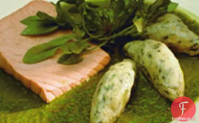 Salmone con salsa di acetosa e gnocchi di patate