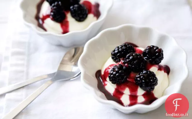 Mousse al Cioccolato Bianco al Limone con Sciroppo di mora e Lavanda