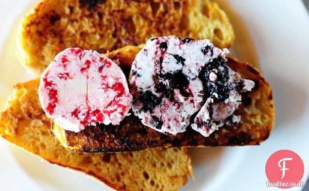 Toast alla francese con burro di bacche