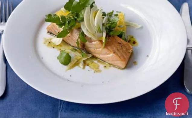 Salmone con insalata di finocchio e arancia