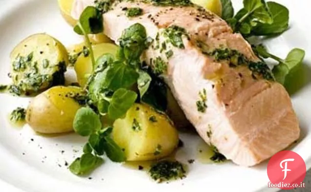Salmone in camicia con erbe verdi e salsa di senape