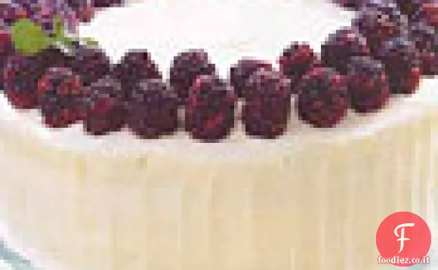 Torta di spezie con ripieno di more e glassa di crema di formaggio