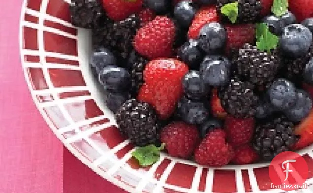 Insalata di bacche miste con menta