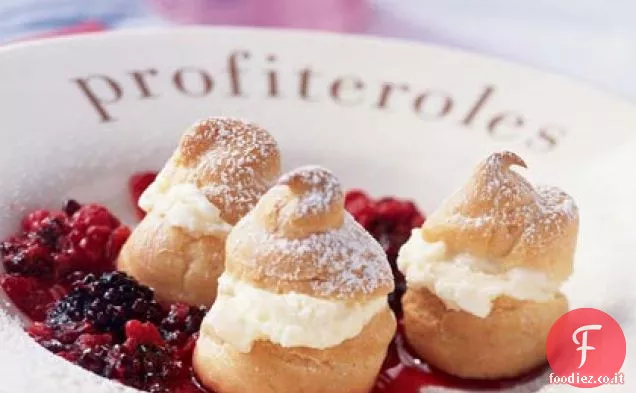 Profiteroles con Coulis di bacche