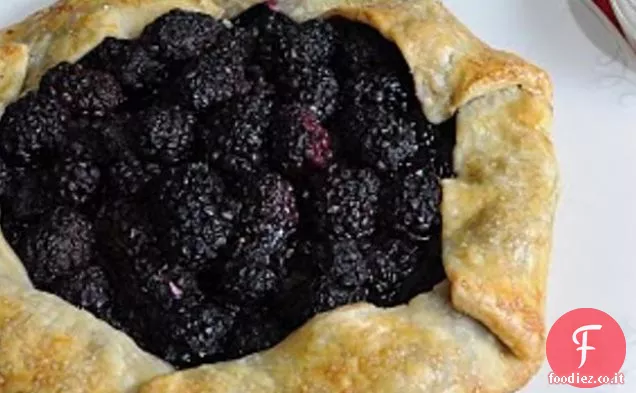 Galette di mora con panna montata alla vaniglia fatta in casa