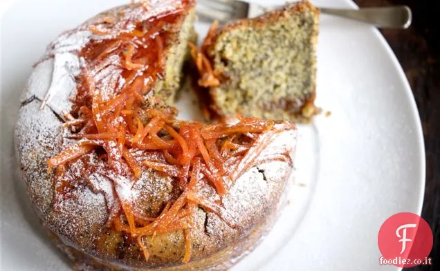 Torta appiccicosa di semi di papavero e arancia rossa