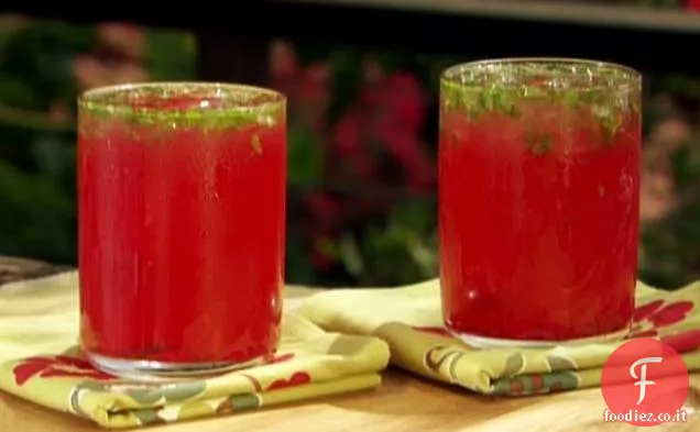 Limeade di arancia rossa elettrica con menta confusa