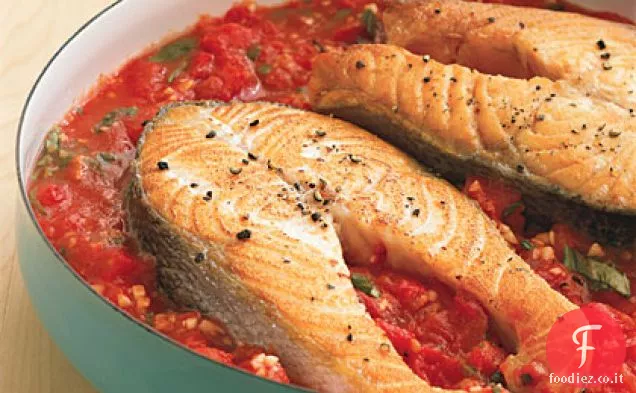 Salmone e pomodori arrostiti in padella