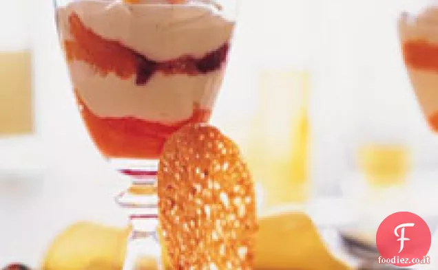 Parfaits della mousse del caramello e dell'agrume