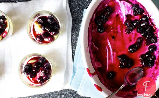 Crema pasticcera alla vaniglia con mirtilli arrostiti