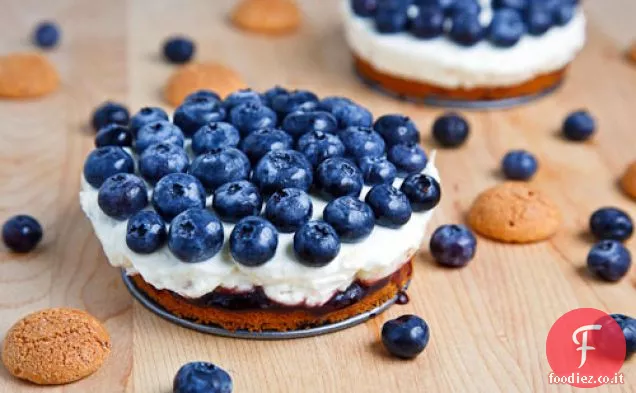 Cheesecake al Mascarpone ai mirtilli con crosta di Amaretti