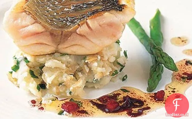 Branzino alla griglia, schiacciati Jersey Royals e salsa Vierge