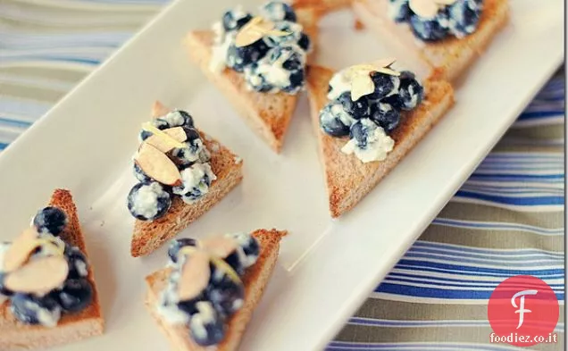 Crostini di Mirtilli e Mandorle