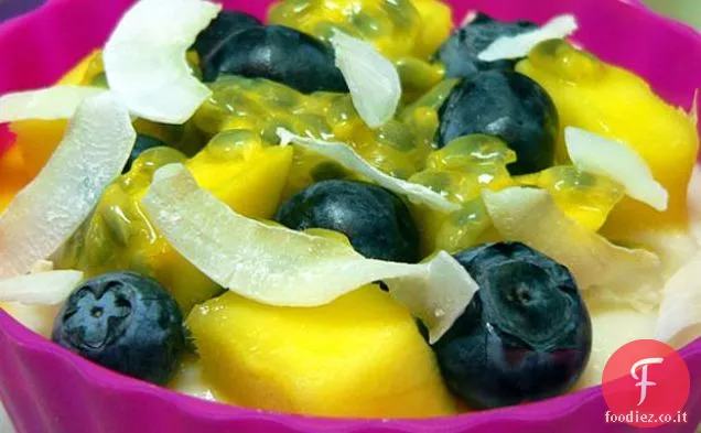 Dairy Free Coconut Blancmange Con Mango, Mirtilli e passione