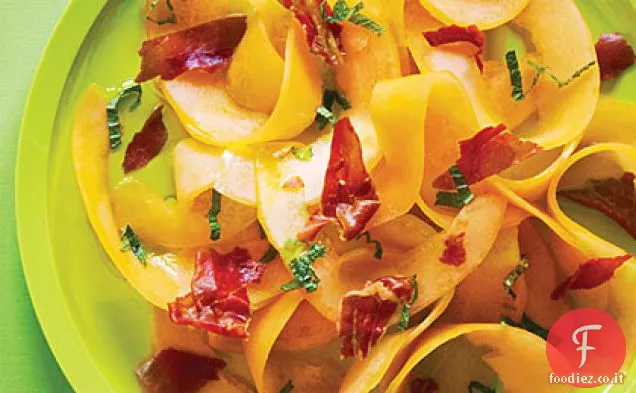 Insalata di melone e prosciutto rasato