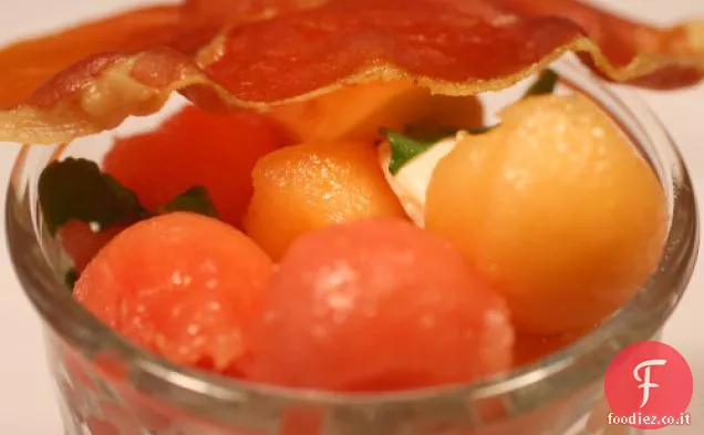 Insalata di melone e Mozzarella con Acqua di Rose Vinaigrette e Cris