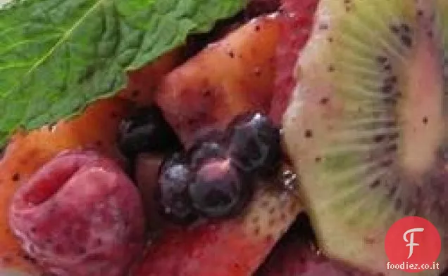 Frutta fresca con condimento di semi di papavero