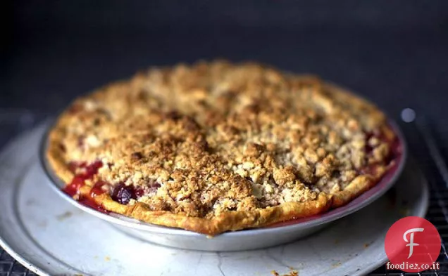 Torta di amarena con Crumble di mandorle