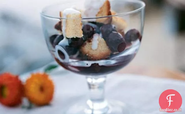 Ciliegie in sciroppo di vino speziato con crostini di torta di libbra