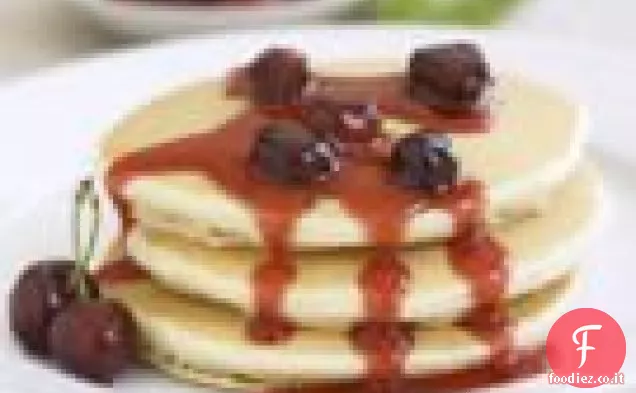 Frittelle di latticello con sciroppo di ciliegia Bing