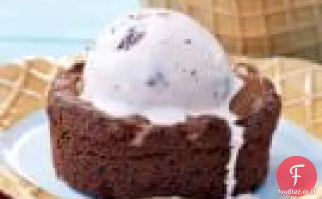 Brownies alla griglia con gelato alla ciliegia Bing
