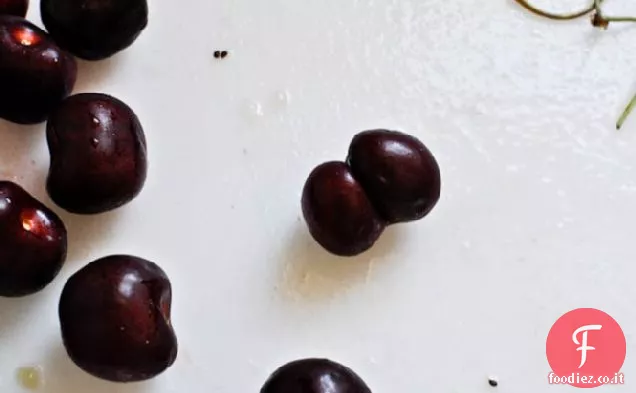 Quinoa di ciliegie fresche e noci pecan