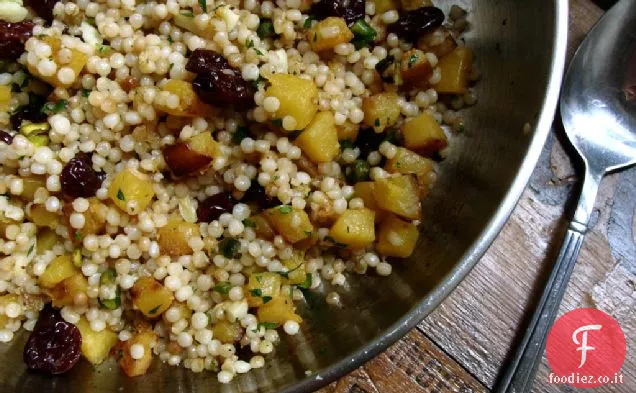Couscous israeliano con zucca, ciliegie essiccate e pistacchi