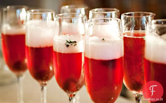 Cocktail di Champagne al Timo Ciliegia