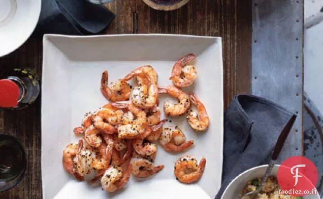 Gamberetti sale e pepe con riso fritto tailandese
