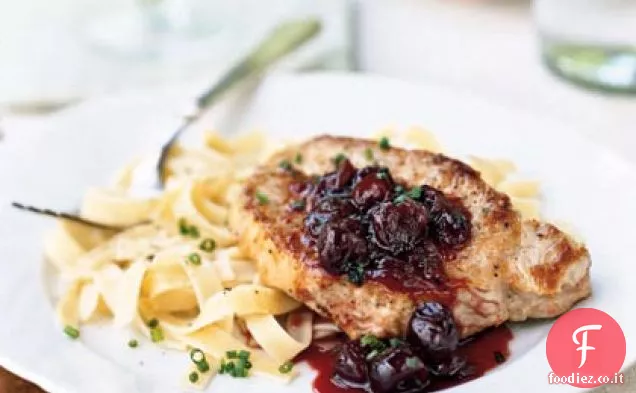 Braciole di maiale con salsa di conserve di ciliegie