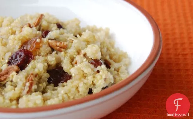 Colazione Quinoa con ciliegie secche, uvetta e noci pecan