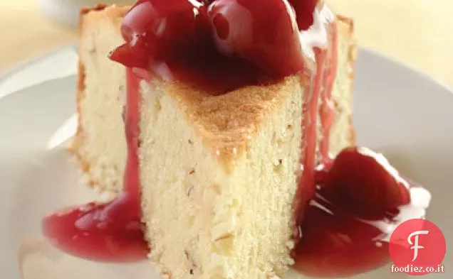 Torta di mandorle con salsa di amarena