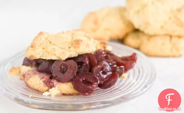 Shortcakes di mais con composta di ciliegie