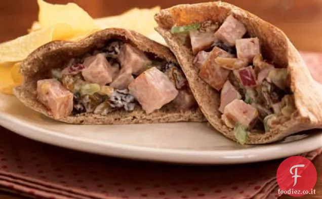 Sandwich di insalata di tacchino con mandorle tostate di ciliegie essiccate
