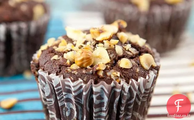 Muffin al cioccolato, nocciola e ciliegia