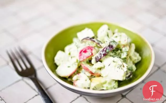 Insalata di pollo e ravanello con salsa cremosa di avocado