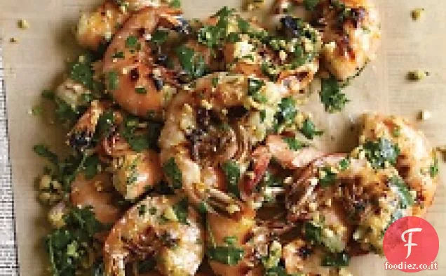 Gamberi alla griglia con coriandolo, lime e arachidi