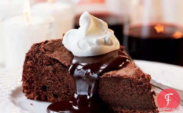 Torta di clementine al cioccolato con salsa di cioccolata calda