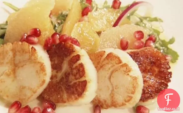 Capesante scottate con agrumi, rucola e insalata di melograno